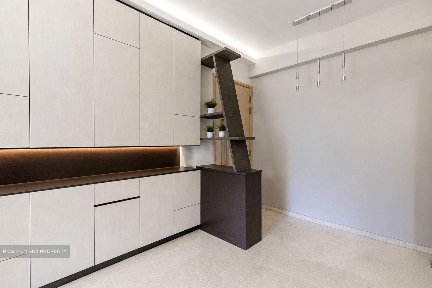 The Luxurie (D19), Condominium #575121171